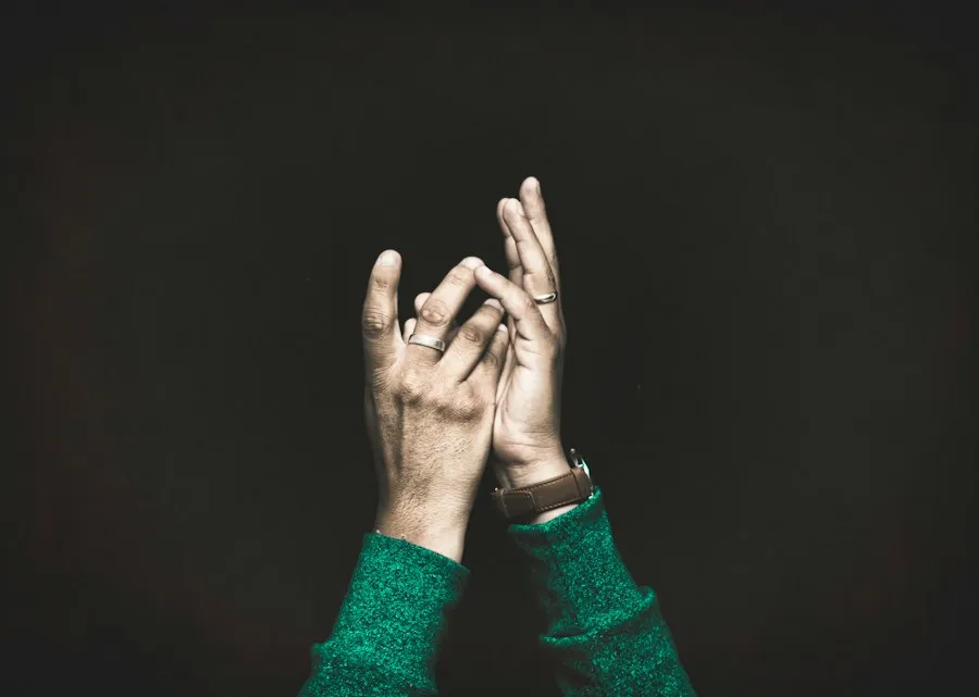 Photo small gestures meaning